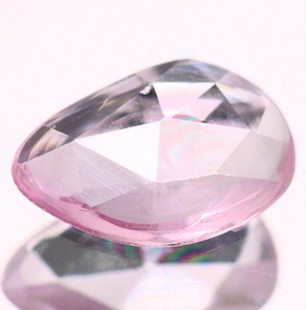 Ceylon-Saphir im Rosen-Schliff mit 0.68 Ct, unbehandelt