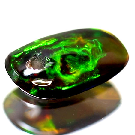 Schwarzer Opal mit 0.69 Ct, AAA Qualität, gebohrt
