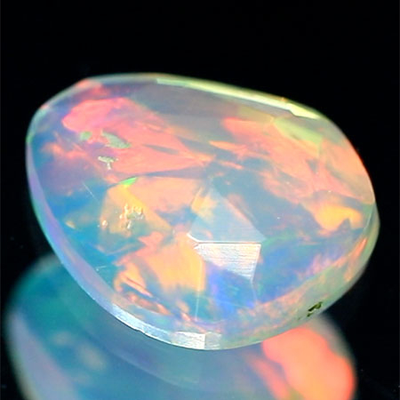 Opal im Rosenschliff mit 0.72 Ct