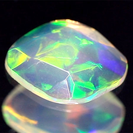 Opal im Rosenschliff mit 0.76 Ct