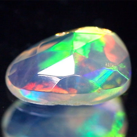 Opal im Rosenschliff mit 0.76 Ct