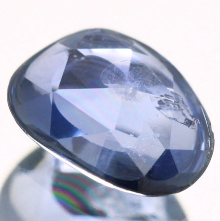Ceylon-Saphir im Rosen-Schliff mit 0.79 Ct, unbehandelt