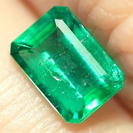 Smaragd 0.85 Ct in Top Grün