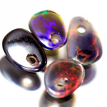 4 Schwarze Opale mit 1.09 Ct, gebohrt