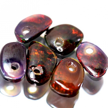 6 Schwarze Opale mit 1.64 Ct, gebohrt