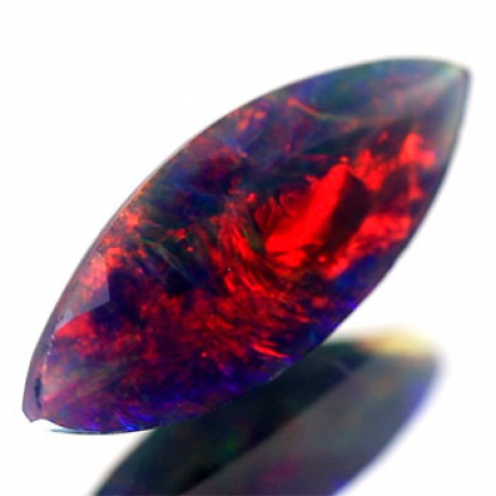 Schwarzer Opal mit 1.76 Ct - facettiert, AAA Qualität