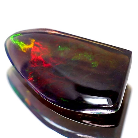 Schwarzer Opal mit 1.90 Ct