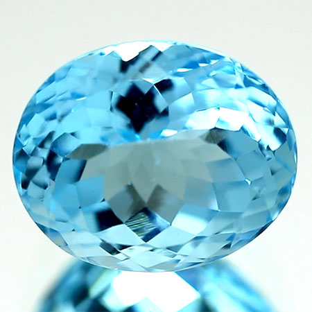 Topas in Swiss Blue mit 11.76 Ct