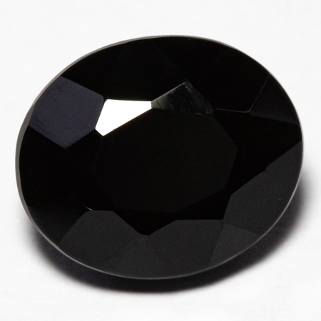 Onyx mit 12 x 10 mm im Ovalschliff