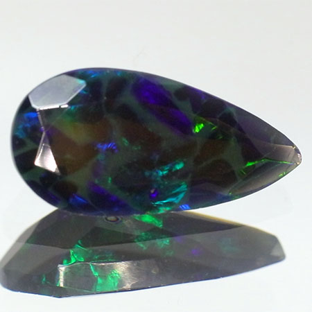 Schwarzer Opal mit 2.15 Ct - facettiert