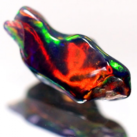 Schwarzer Opal-Kristall 2.29 Ct, AAA Grade, poliert