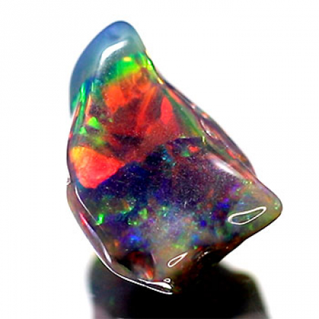 Schwarzer Opal-Kristall 2.50 Ct, AAA Grade, poliert