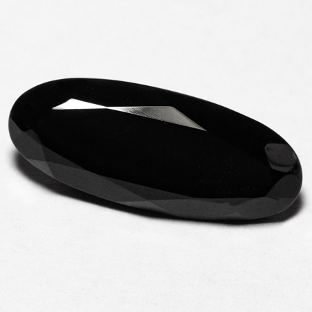 Onyx mit 20 x 8 mm im Ovalschliff