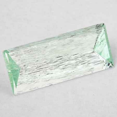 Aquamarin mit 21.87 Ct, Spiegelschliff,  unbehandelt
