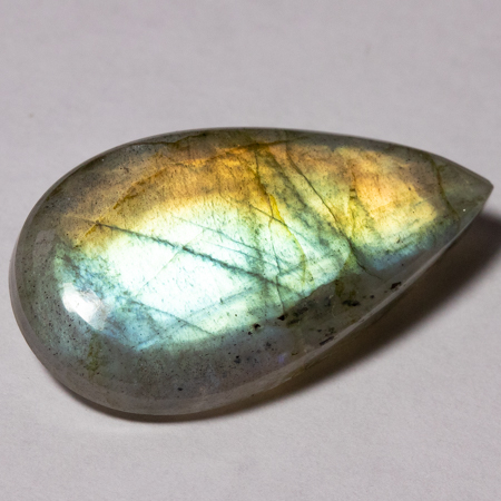 Labradorit mit 30.53 Ct