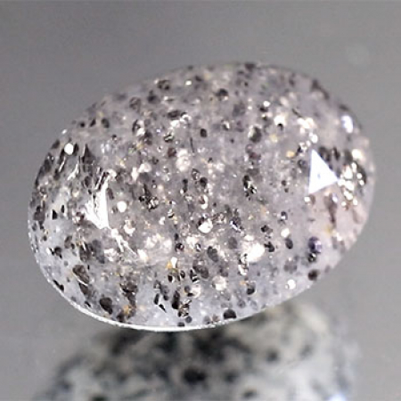 Schwarzer Aventurin Quarz mit 5.21 Ct