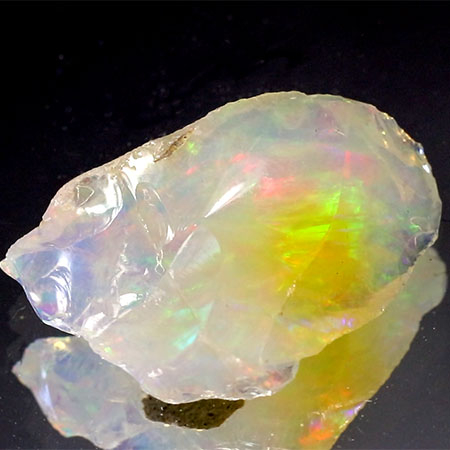 Opalkristall mit 6.31 Ct, AAA Grade