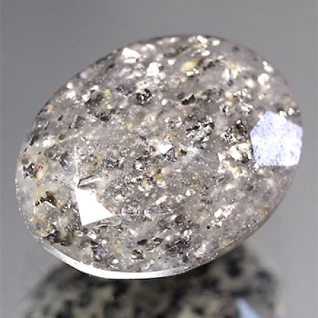 Schwarzer Aventurin Quarz mit 7.40 Ct