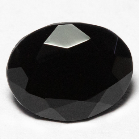 Onyx mit 9 x 7 mm im Ovalschliff