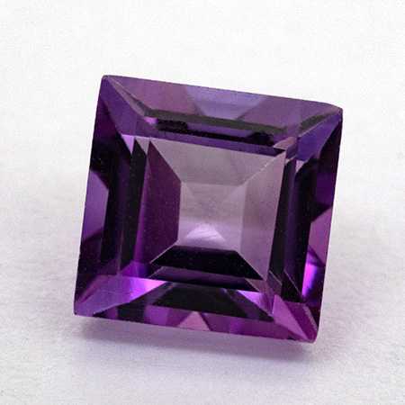 Amethyst mit ca. 6 x 6 mm