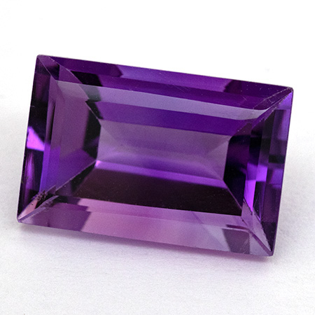 Amethyst mit ca. 12 x 8 mm