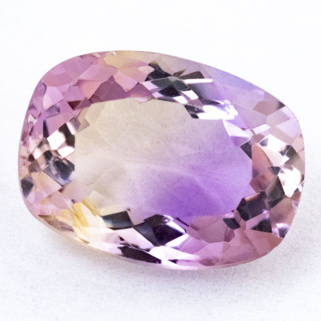 Ametrin mit 5.56 Ct, sehr leicht beschädigt