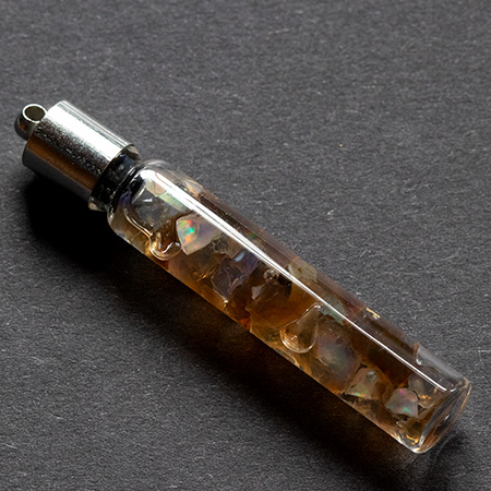 Opalanhänger mit Kristallopalen ca. 50 x 9 mm