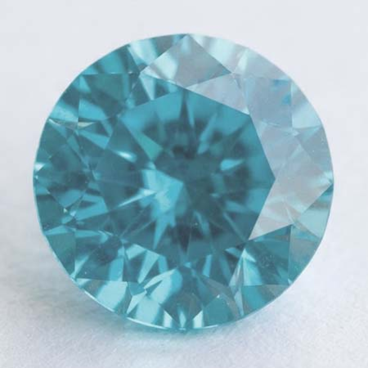 Neonblauer Apatit mit 1.04 Ct