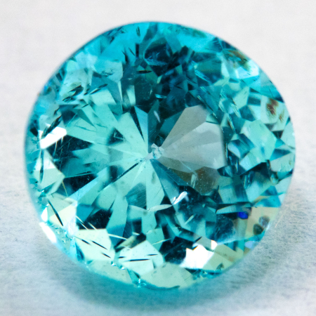 Neonblauer Apatit mit 0.80 Ct - Apatit Ct
