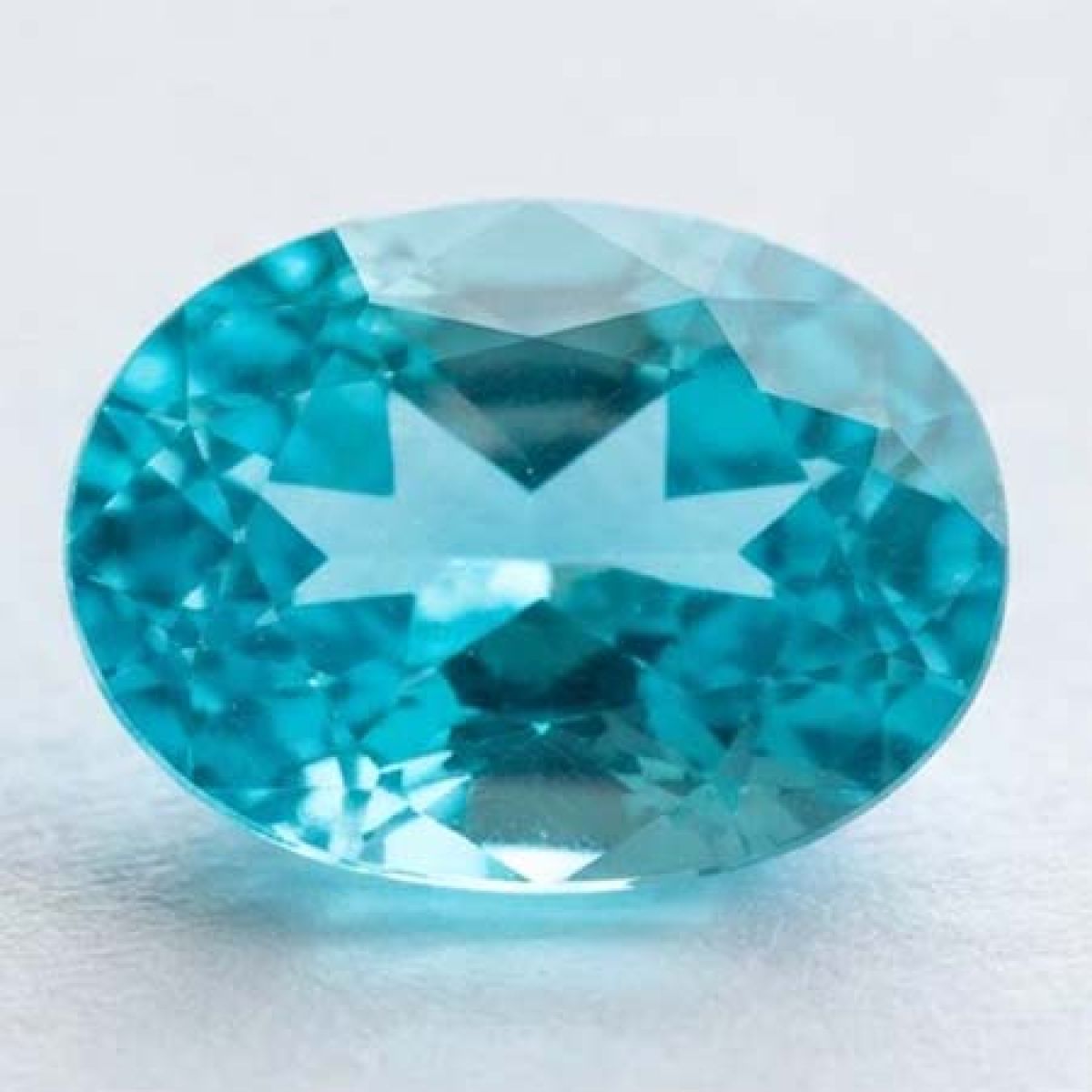 Neonblauer Apatit mit 1.13 Ct