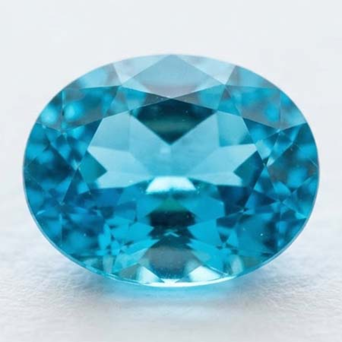 Neonblauer Apatit mit 1.21 Ct