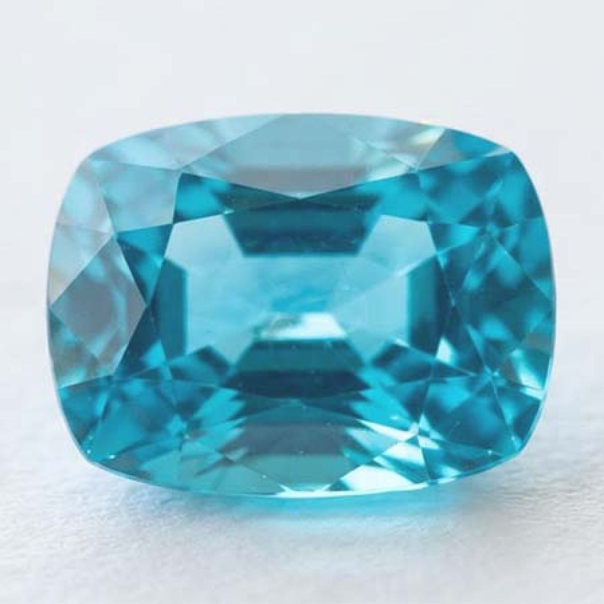 Neonblauer Apatit mit 1.52 Ct