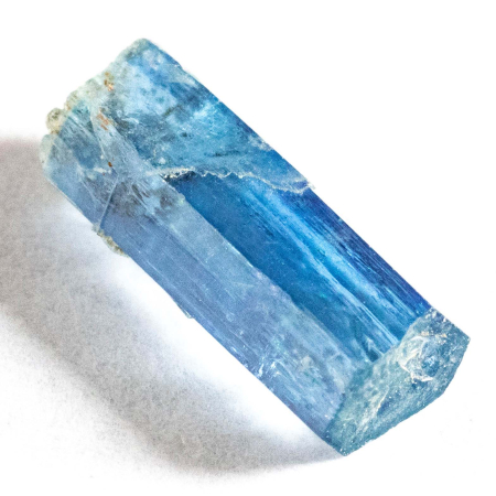Santa Maria farbener Aquamarin-Kristall mit 0.93 Ct