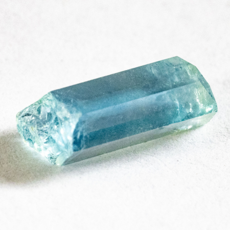 Santa Maria farbener Aquamarin-Kristall mit 1.78 Ct