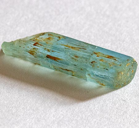 Santa-Maria farbener Aquamarin Kristall mit 11.32 Ct