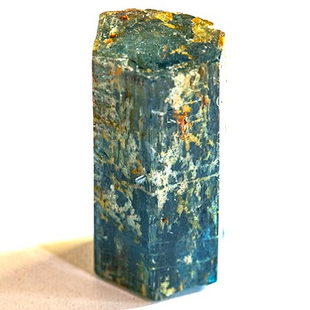 Santa-Maria farbener Aquamarin Kristall mit 28.34 Ct