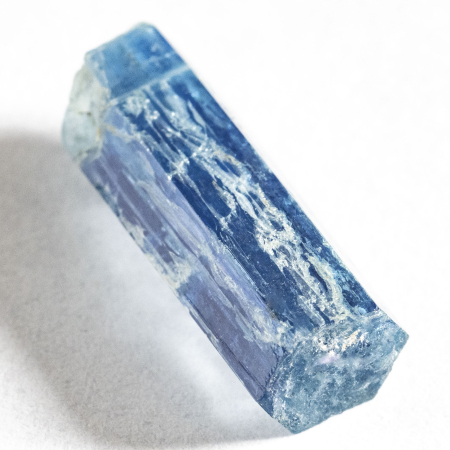 Santa Maria farbener Aquamarin-Kristall mit 4.13 Ct