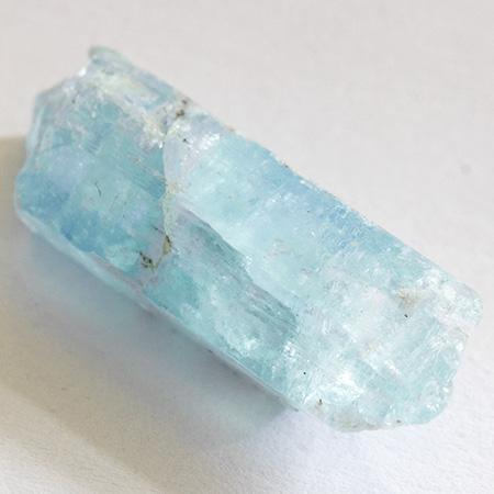 Santa Maria farbener Aquamarin-Kristall mit 9.01 Ct
