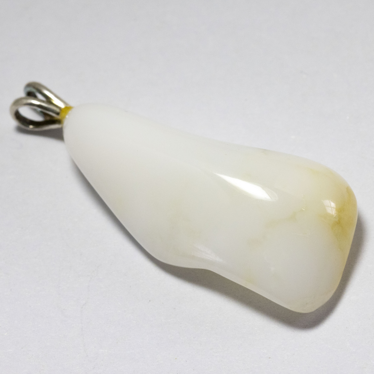 Weißer Chalzedon Anhänger mit 23.63 Ct