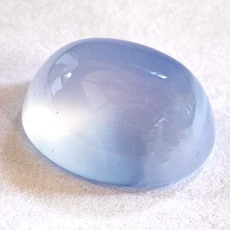 Chalzedon im Cabochonschliff 10 x 8 mm