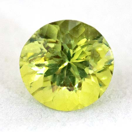 Demantoid im Brillantschliff mit 3 mm