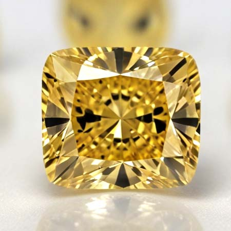 Gelber Diamant im Cushionschliff mit 0.20 Ct