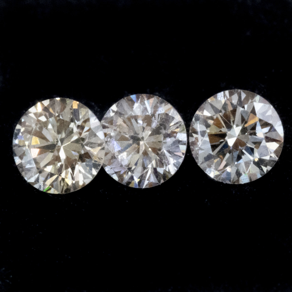 3 fluoreszierende Brillanten 0.12 Ct, VVS-IF, EX/EX/EX