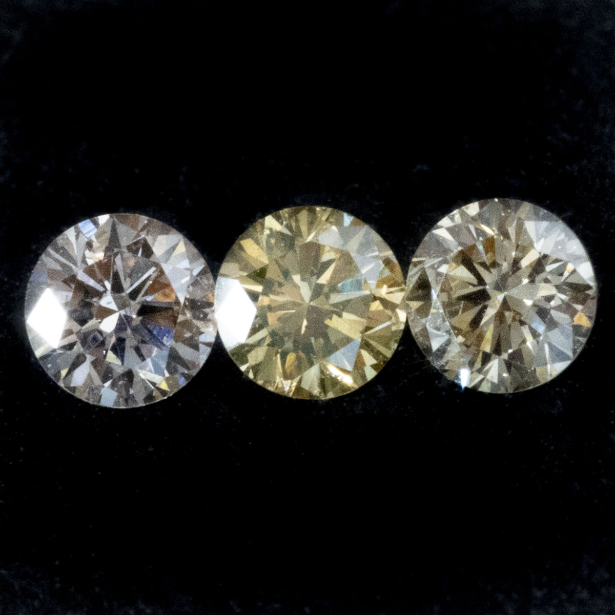 3 fluoreszierende Brillanten 0.13 Ct, VVS-IF, EX/EX/EX