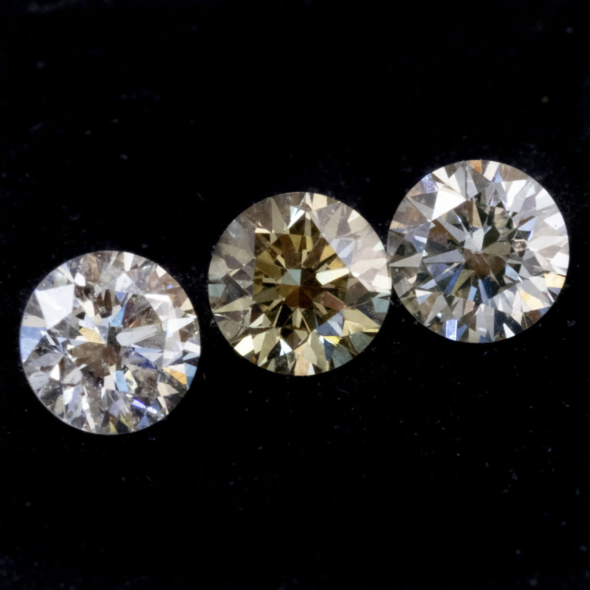3 fluoreszierende Brillanten 0.27 Ct, VVS-IF, EX/EX/EX