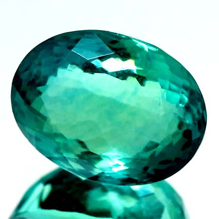 Fluorit mit 15.38 Ct, facettiert, AAA Grade