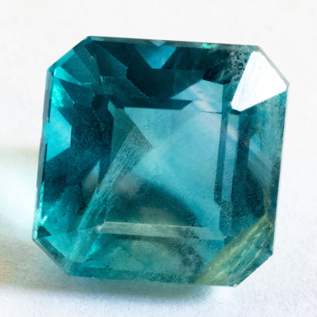 Fluorit mit 15.51 Ct, facettiert