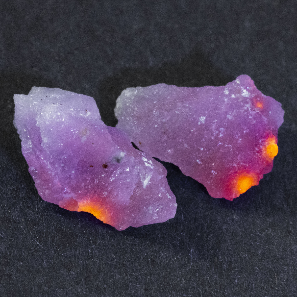 2 Hackmanit Kristalle 5.86 Ct, Premium Fluoreszenz