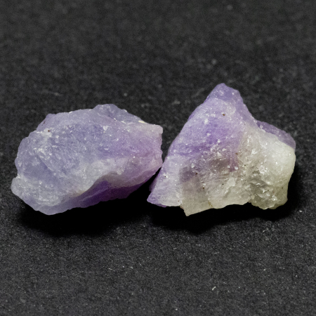 2 Hackmanit Kristalle 6.98 Ct, fluoreszierend