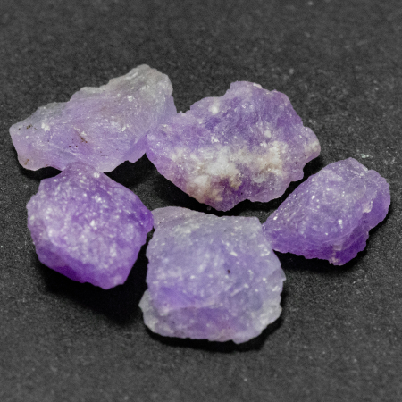 5 Hackmanit Kristalle 7.60 Ct, fluoreszierend